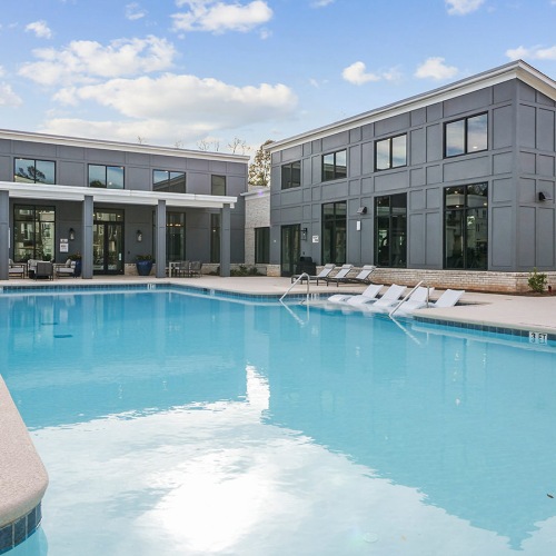 Resort-style swimming pool Resort-style swimming pool